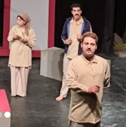 تئاتر کمدی تاریخچه کمونیسم