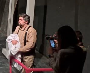 تئاتر کمدی تاریخچه کمونیسم