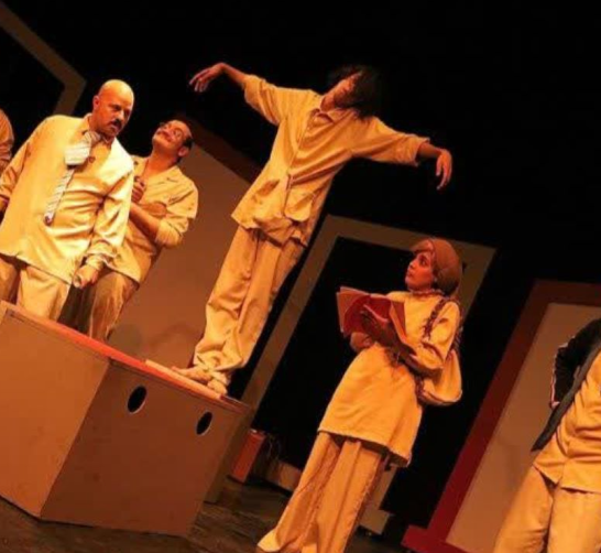 تئاتر کمدی تاریخچه کمونیسم