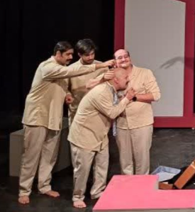 تئاتر کمدی تاریخچه کمونیسم